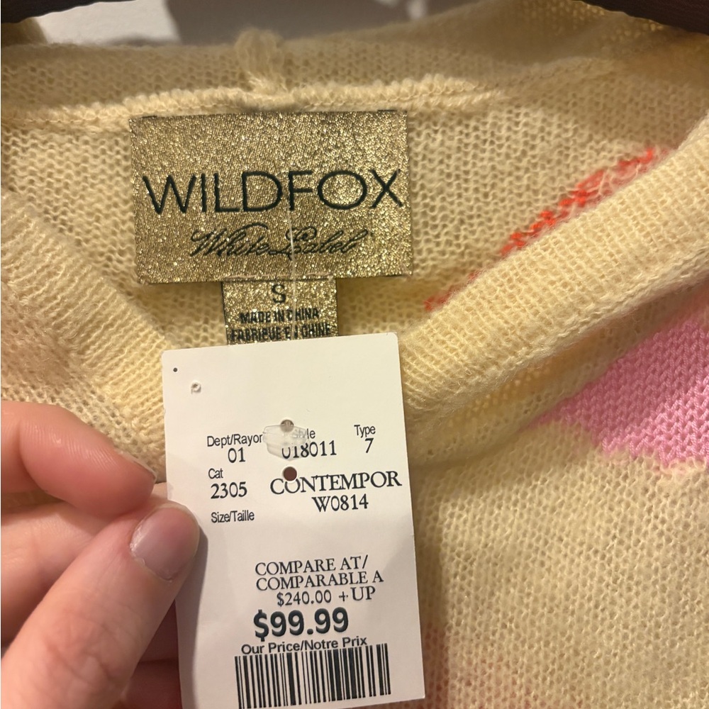 Wildfox Cream Hooded Sweater with Red and Pink Lip Motif - Picture 4 of 14